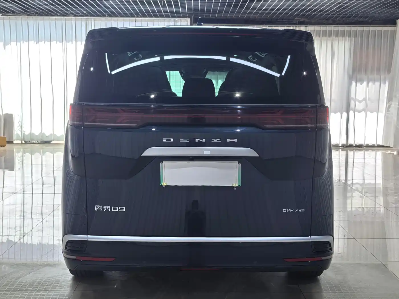 Denza D9 2023 2022 DM-i 970 All-Wheel Drive Honor Edition