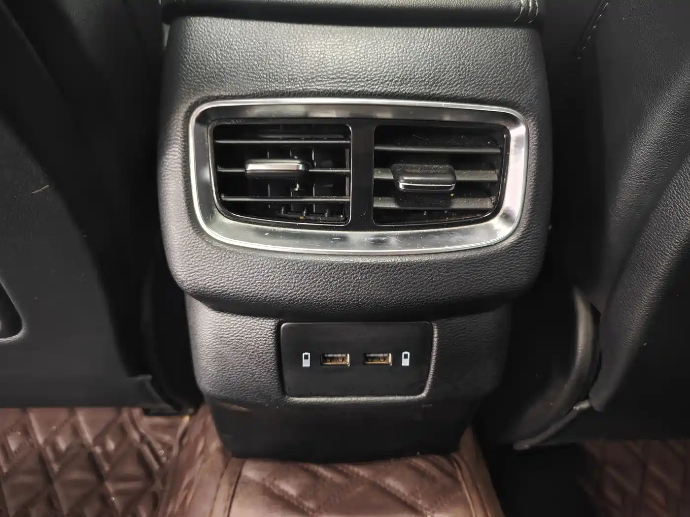 صورة 14 - Hongqi H5