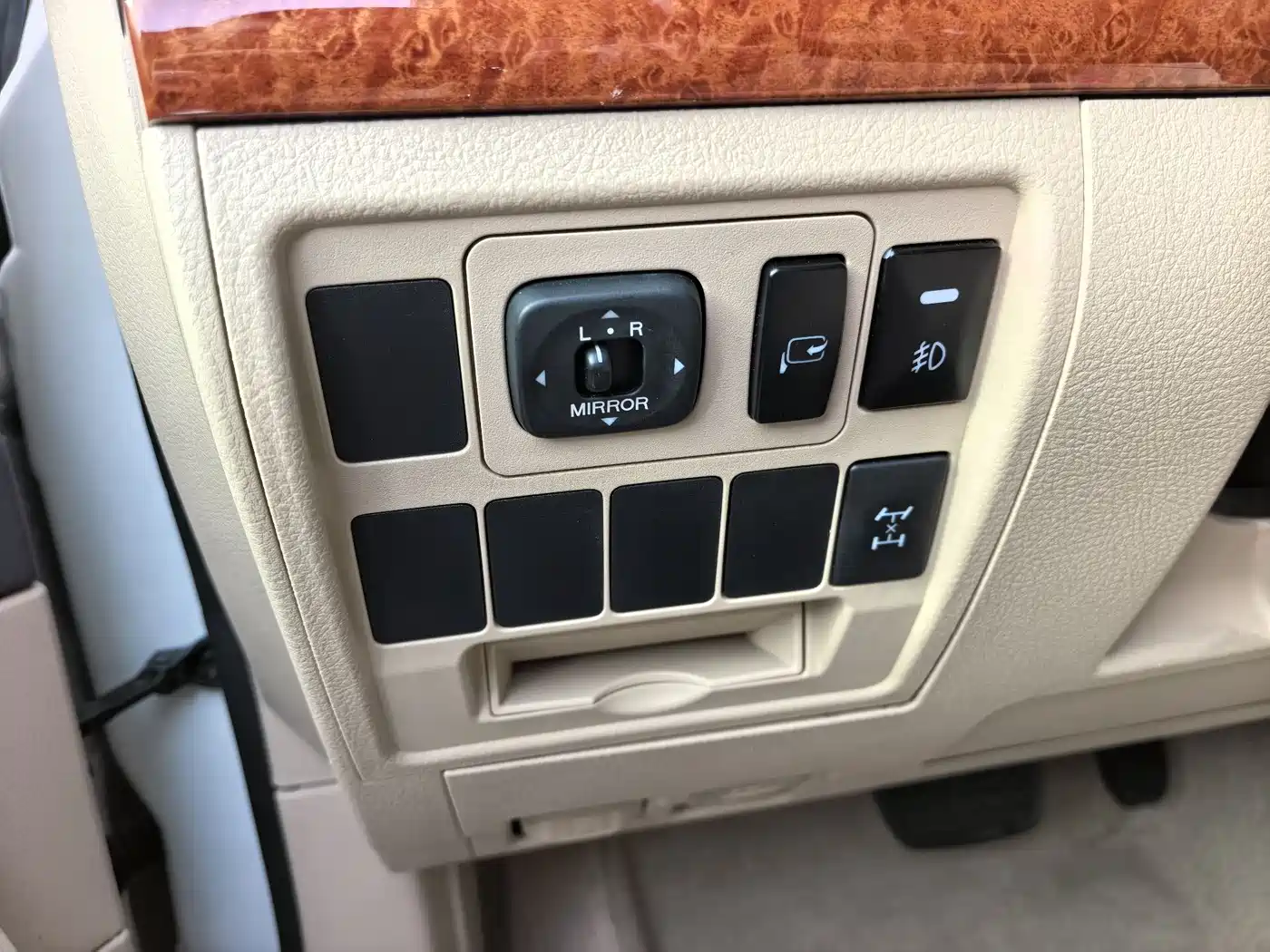 Toyota Land Cruiser (Import) 2015 4.0L V6 Middle East Limited Edition фото 19