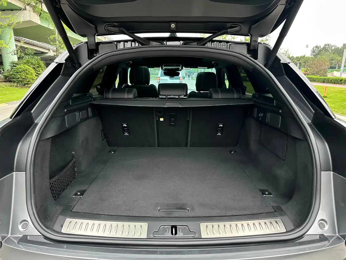 Land Rover Range Rover Velar 2022 250PS Golden Collector's Edition фото 11