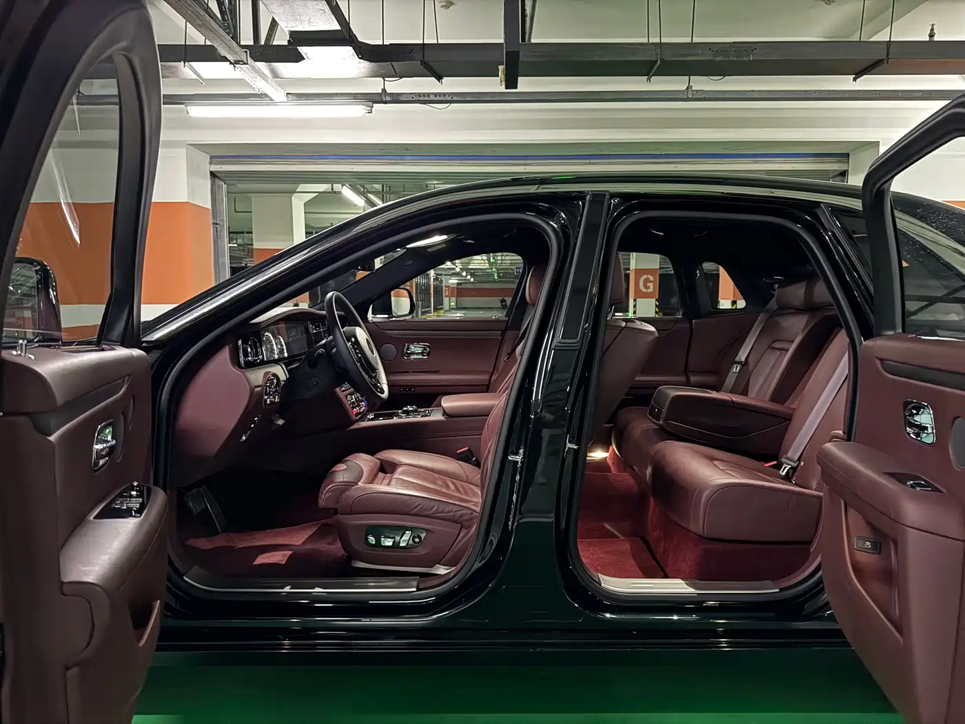 Rolls-Royce Ghost 2024 6.7T Standard Wheelbase фото 6