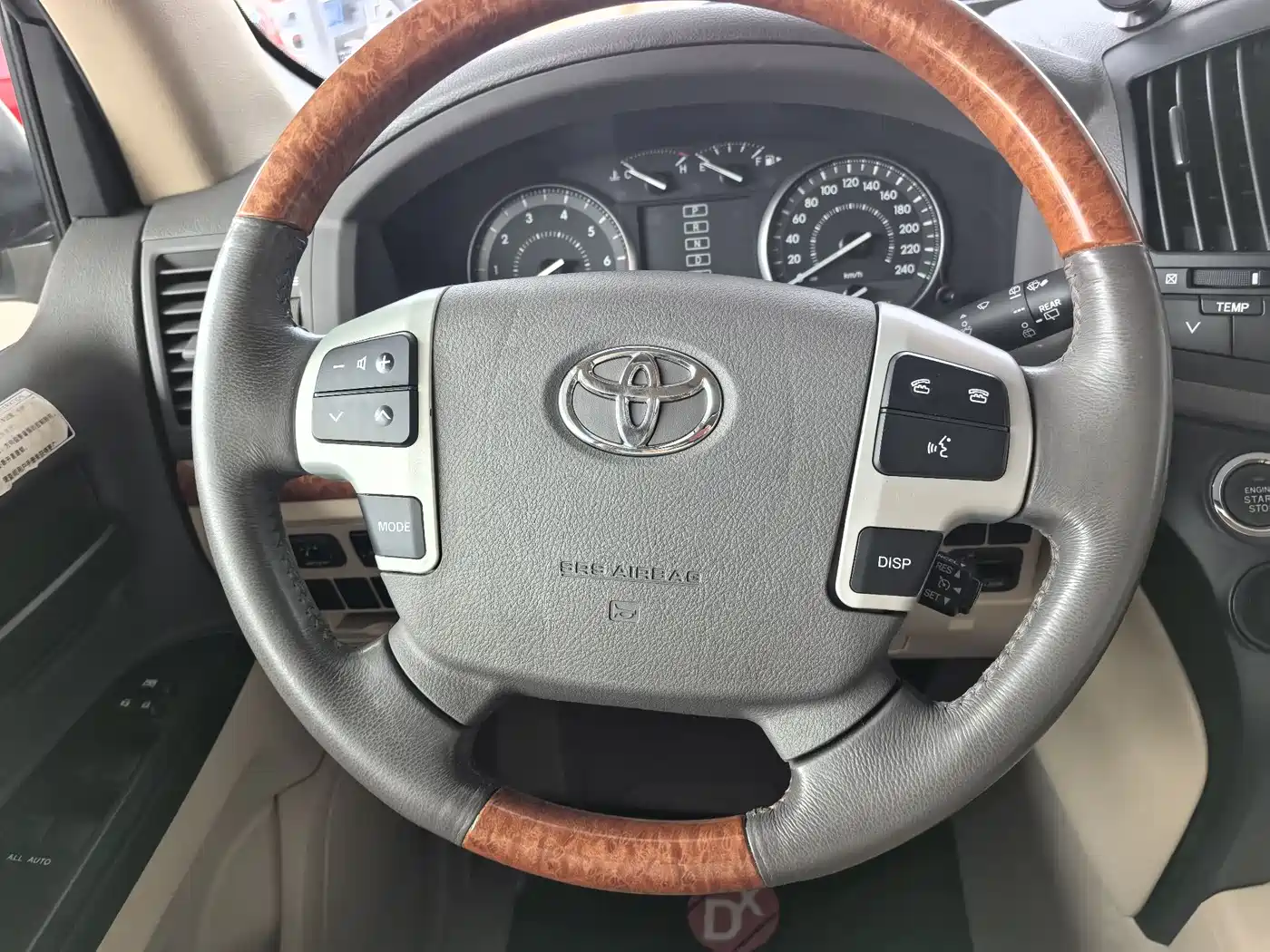 Toyota Land Cruiser (Import) 2015 4.0L V6 Middle East Limited Edition фото 12