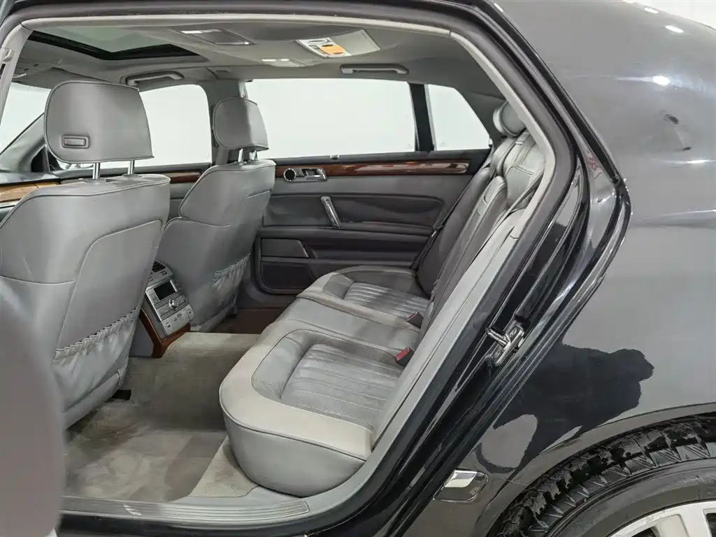 Volkswagen Phaeton 2009 Model 3.6L V6 5-seat Extended Comfort фото 15