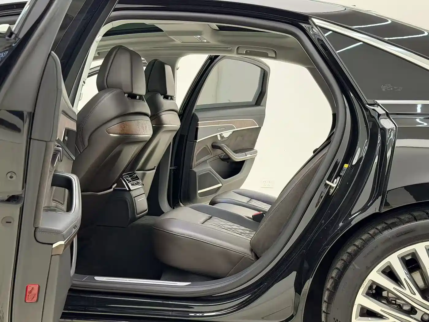 Audi A8 2021 A8L 55 TFSI quattro Luxury фото 29