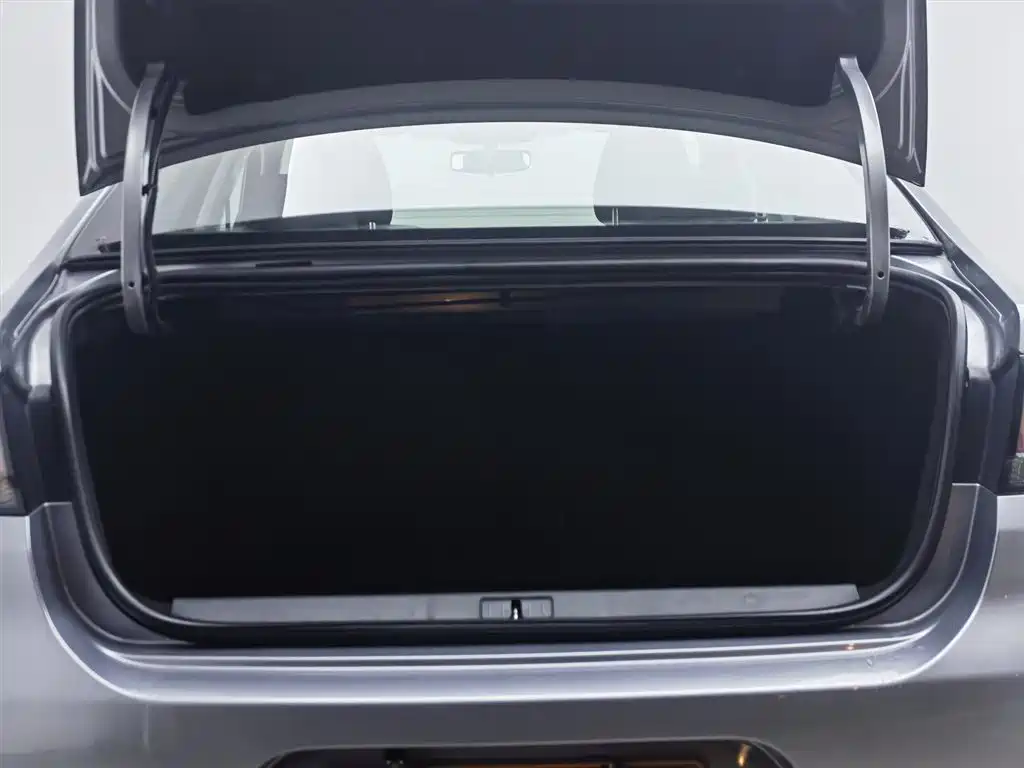 Peugeot 308 2018 1.6L Auto Luxury Edition фото 16