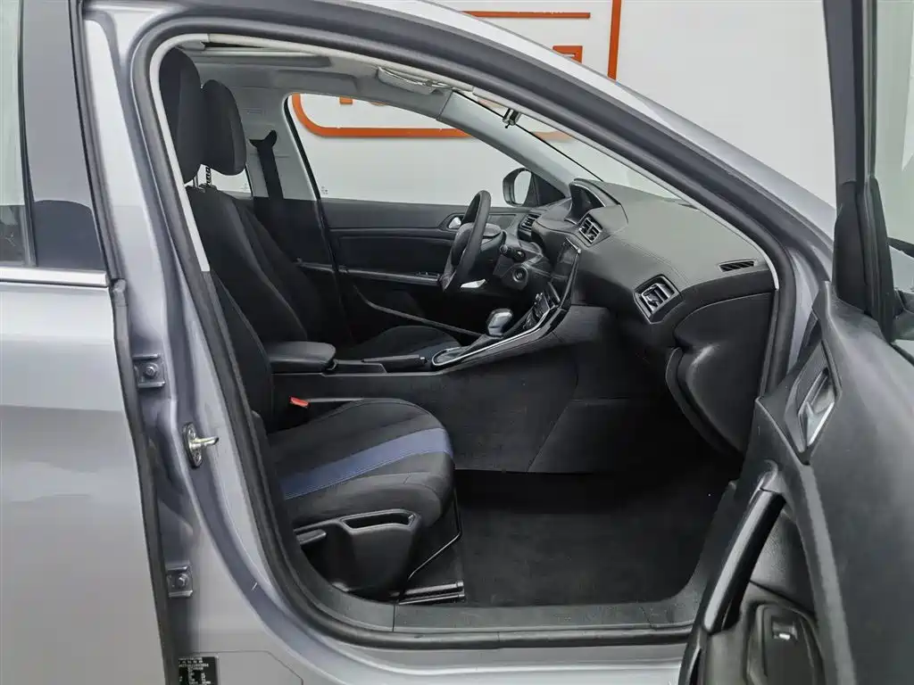 Peugeot 308 2018 1.6L Auto Luxury Edition фото 23