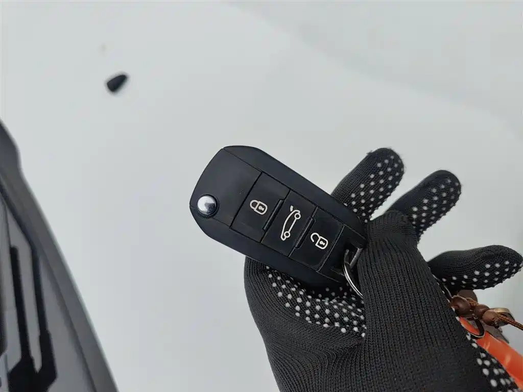 Peugeot 2008 2014 1.6L Automatic Fashion Edition фото 12