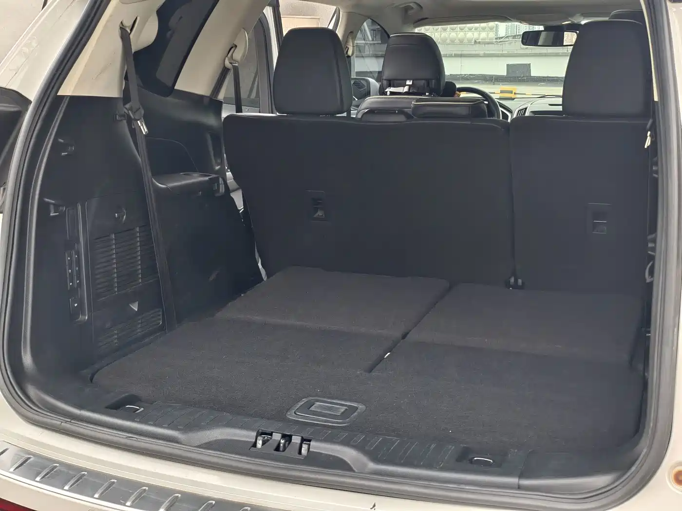 Photo 12 - Ford Edge
