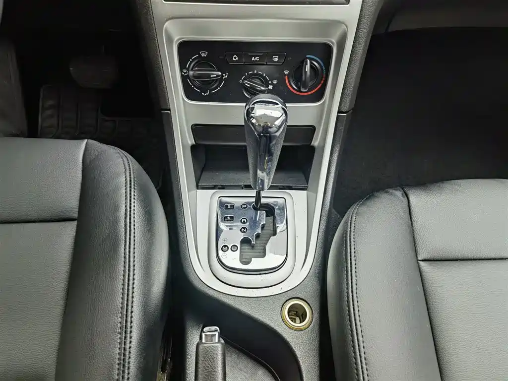 Peugeot 307 2010 Model Hatchback 2.0L Automatic Comfort Edition фото 13