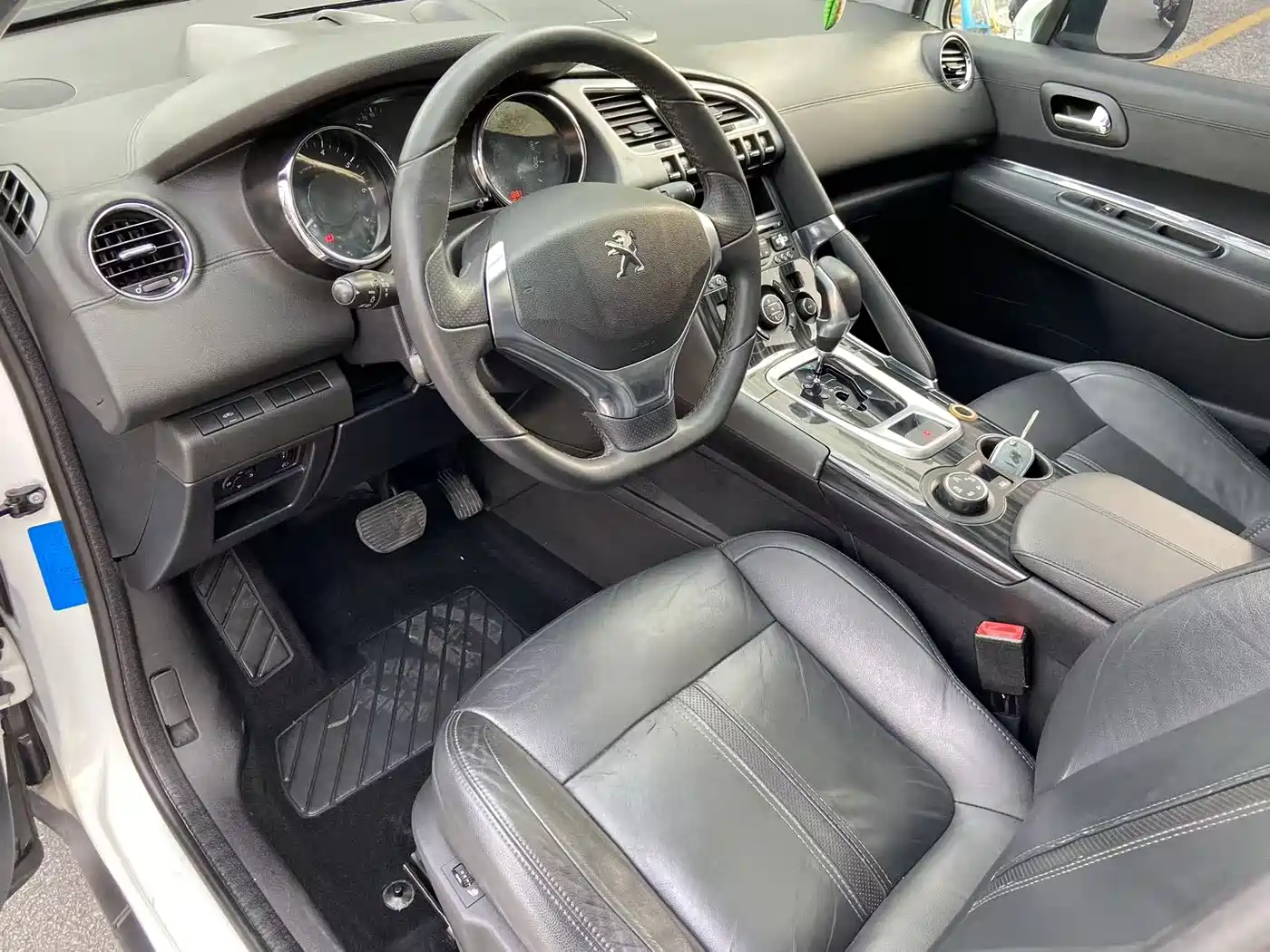 Peugeot 3008 2014 1.6THP Roland Garros Edition фото 10