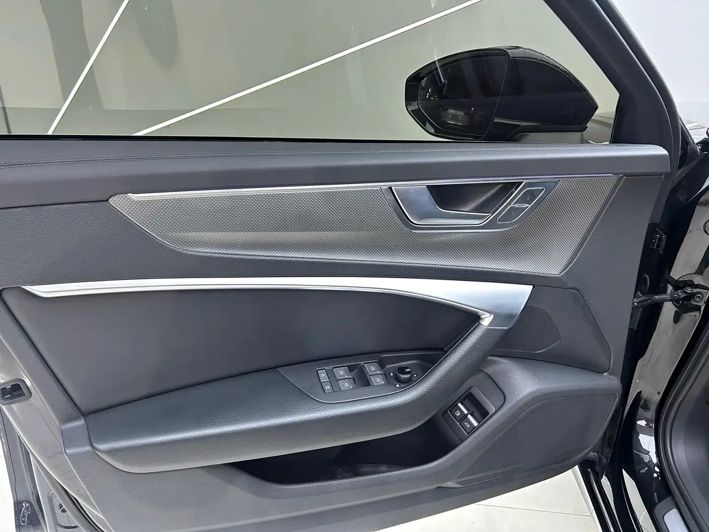 Audi A6L New Energy 2022 55 TFSI e quattro фото 7