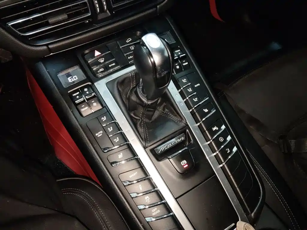 Porsche Macan 2018 Macan 2.0T фото 10