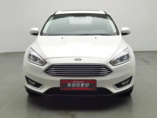 Ford Focus 2015 Sedan 1.6L Manual Trend — фото 3