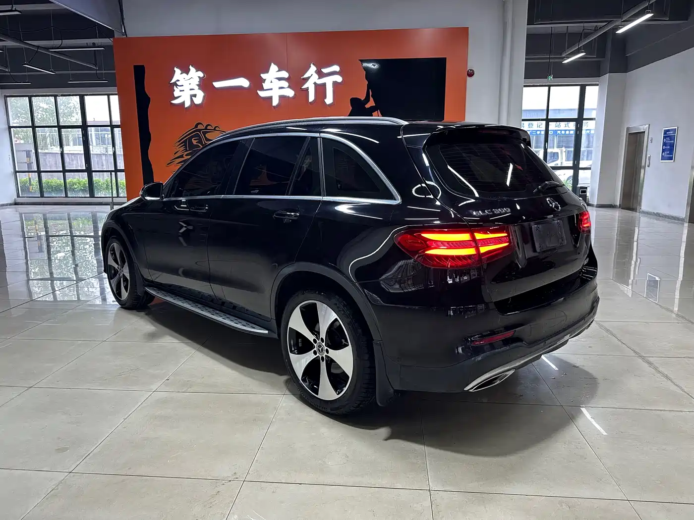 Mercedes-Benz GLC 2018 GLC 300 4MATIC Dynamic фото 4