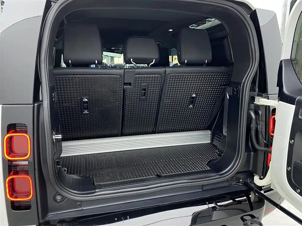 Land Rover Defender 2022 90 2.0T P300 X-DYNAMIC HSE фото 26