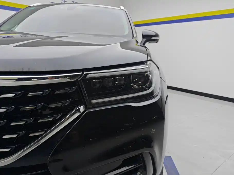 Photo 5 - Zhonghua V7