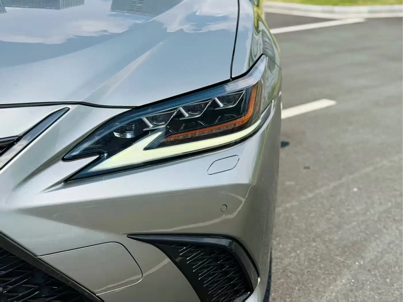 Фото 9 - Lexus ES