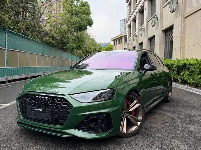 AUDI RS 4