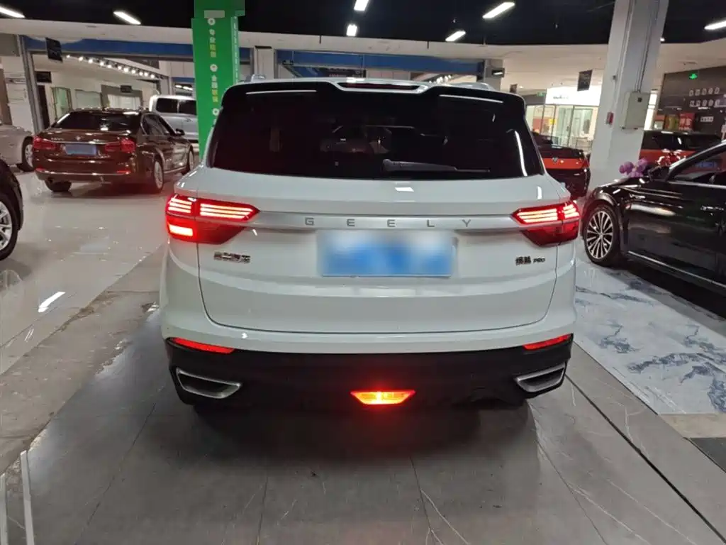 Фото 4 - Geely Coolray