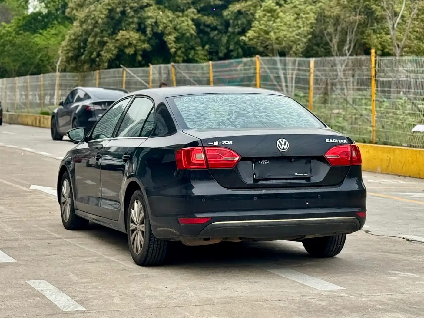 Volkswagen Sagitar 2014 Facelift 1.6L Automatic Comfort фото 6