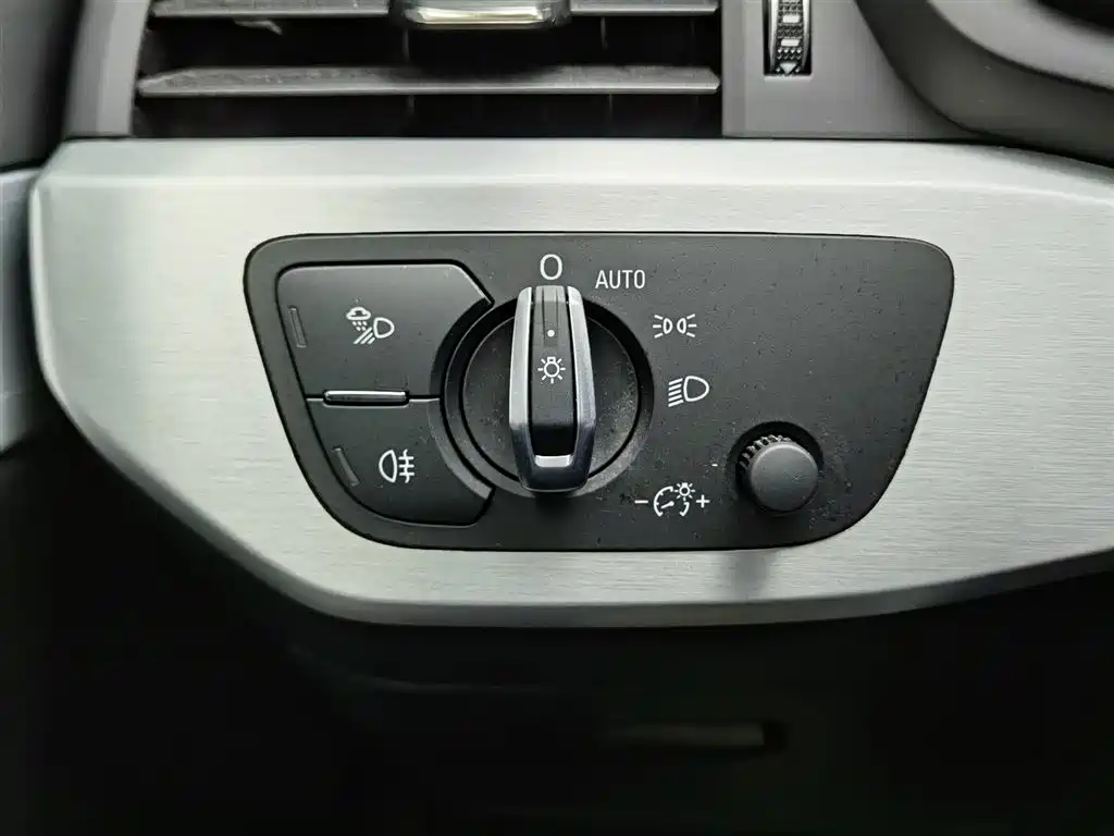Audi A4L 2020 40 TFSI Luxury Dynamic фото 21