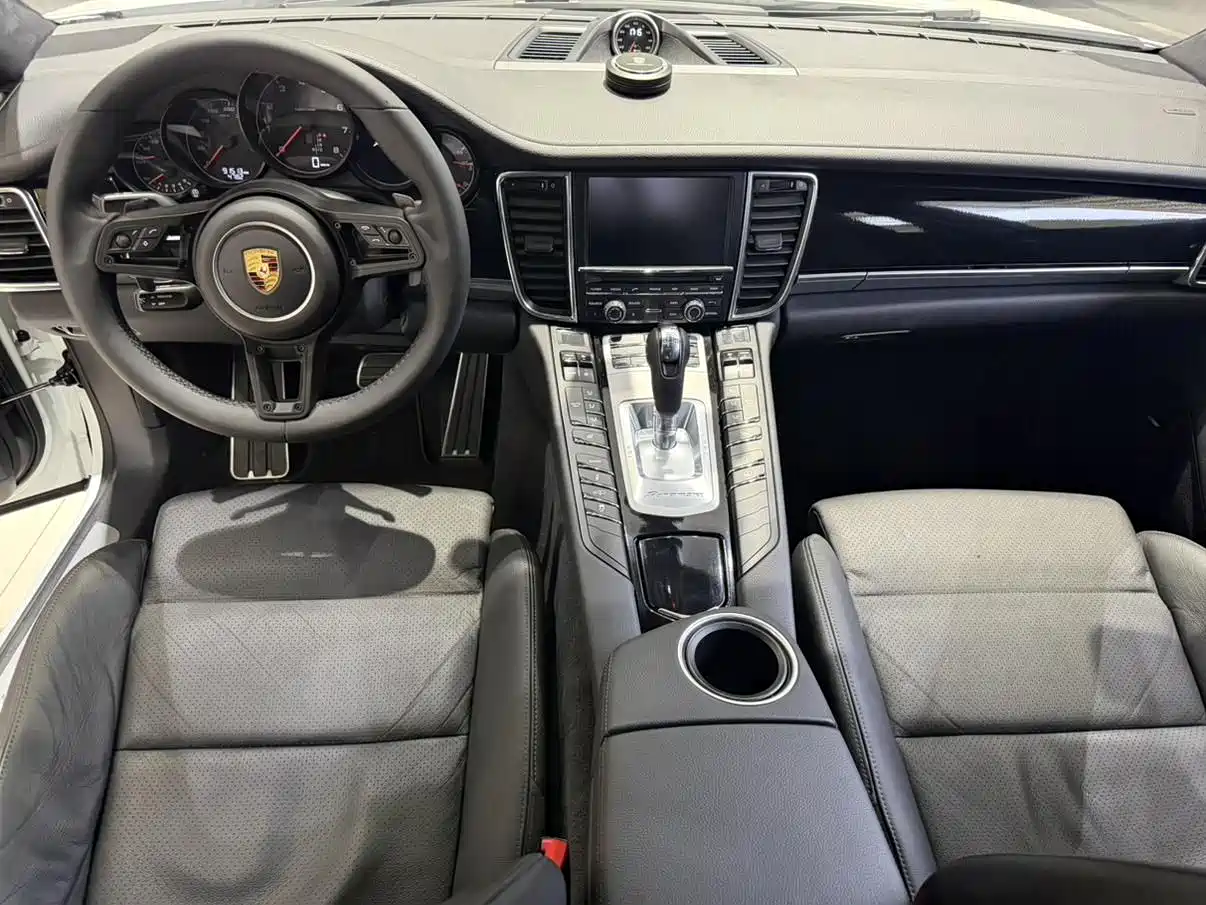 Porsche Panamera 2014 Panamera 4 3.0T фото 8