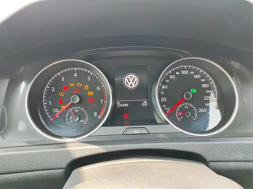 Volkswagen Golf 2017 1.6L Auto Comfort Millionth Edition фото 8