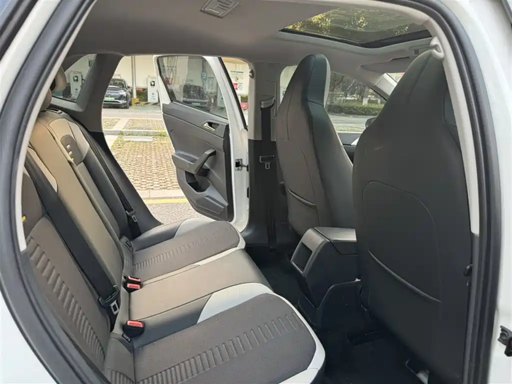 Volkswagen Polo 2021 Plus 1.5L Automatic Colorful Tech Edition фото 16