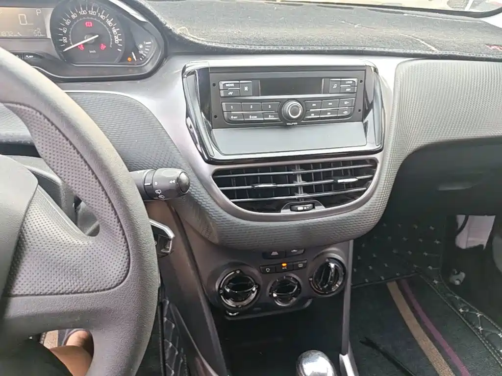 صورة 9 - Peugeot 2008