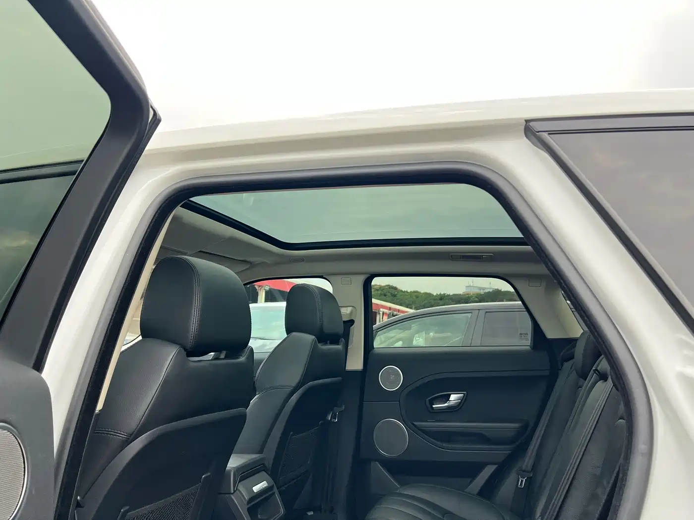 Land Rover Range Rover Evoque (Import) 2014 2014 2.0T 5-door Brilliance Premium