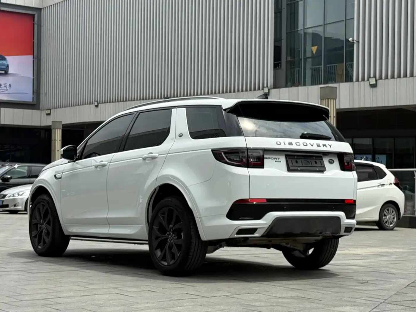 Land Rover Discovery Sport 2023 249PS R-Dynamic SE Performance Technology Version фото 7