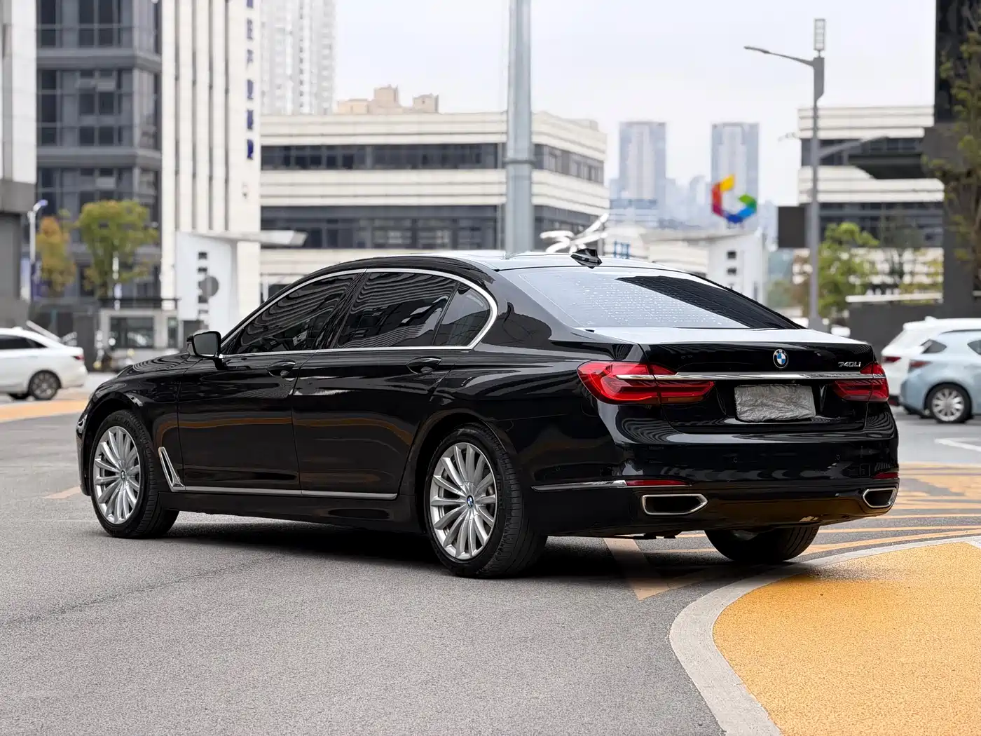 BMW 7 Series 2016 740Li Leading Edition фото 7