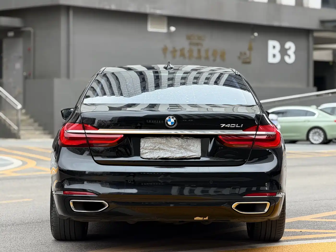 BMW 7 Series 2016 740Li Leading Edition фото 8