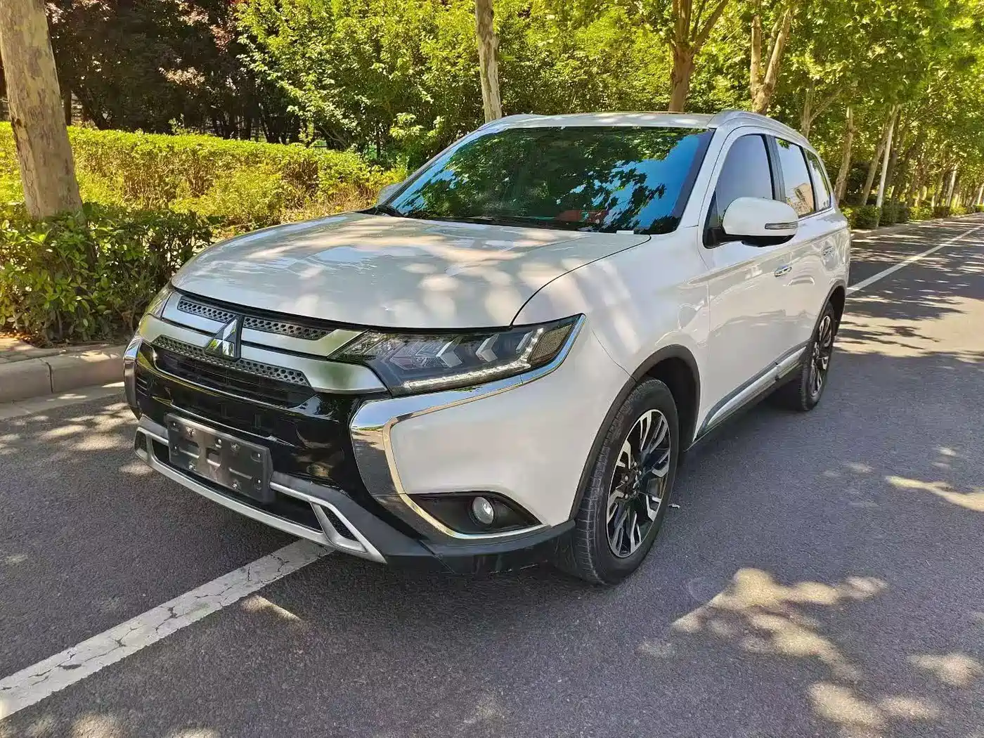Фото 1 - Mitsubishi Outlander