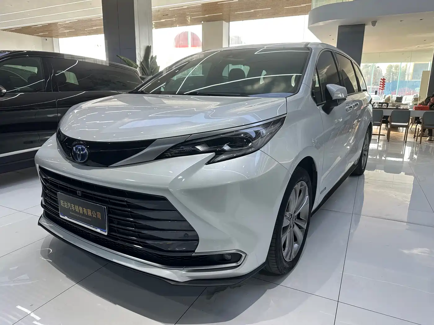 Toyota Sienna 2023 2.5L Hybrid Premium Edition