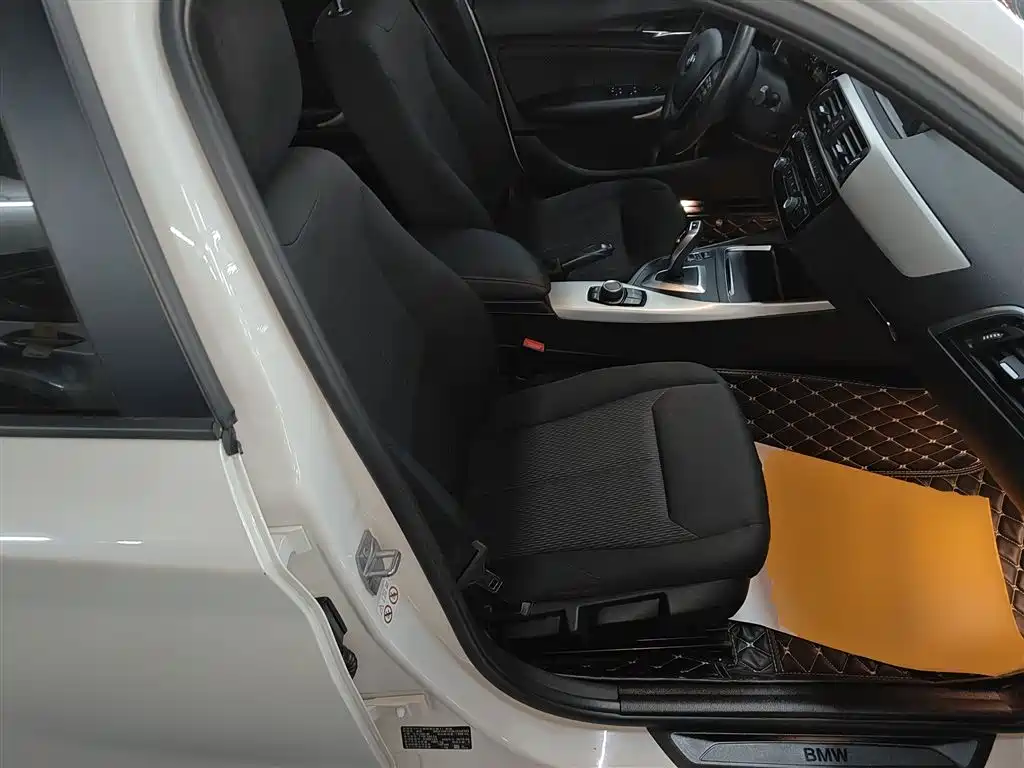 BMW 1 Series (Import) 2018 118i Leading фото 25