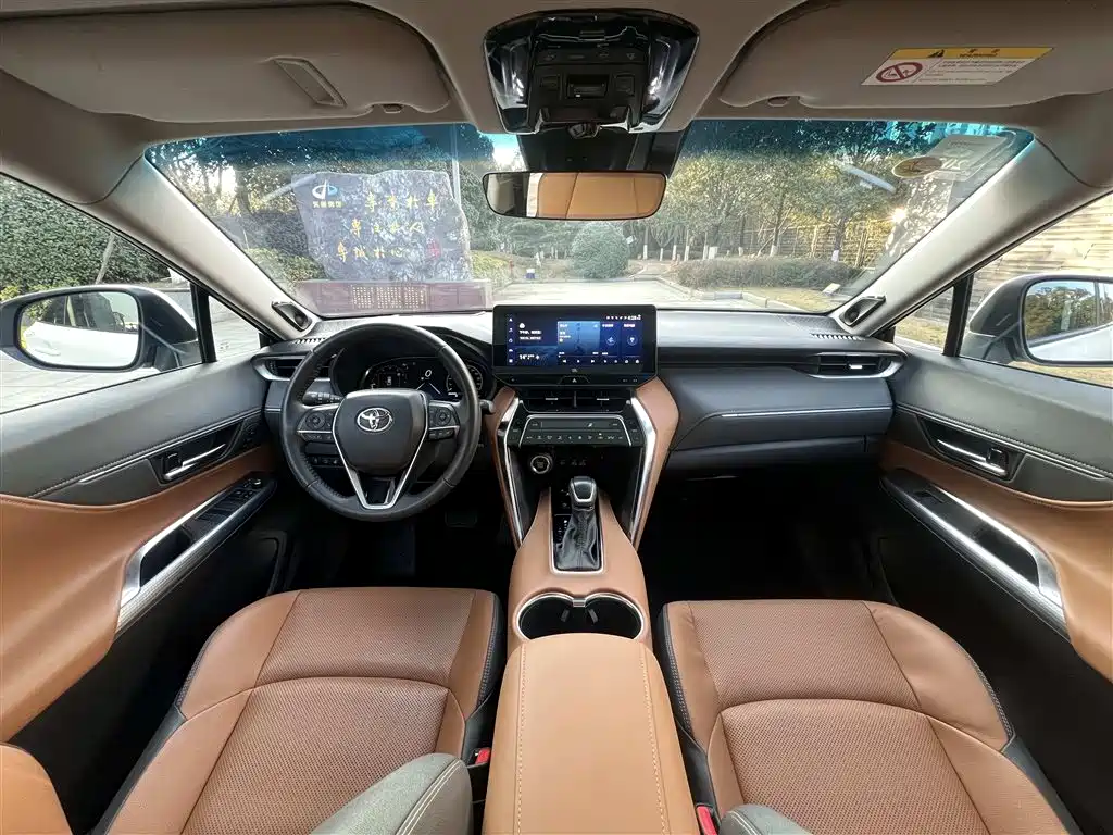 Toyota Venza 2022 2.0L CVT AWD Ultimate Edition фото 4