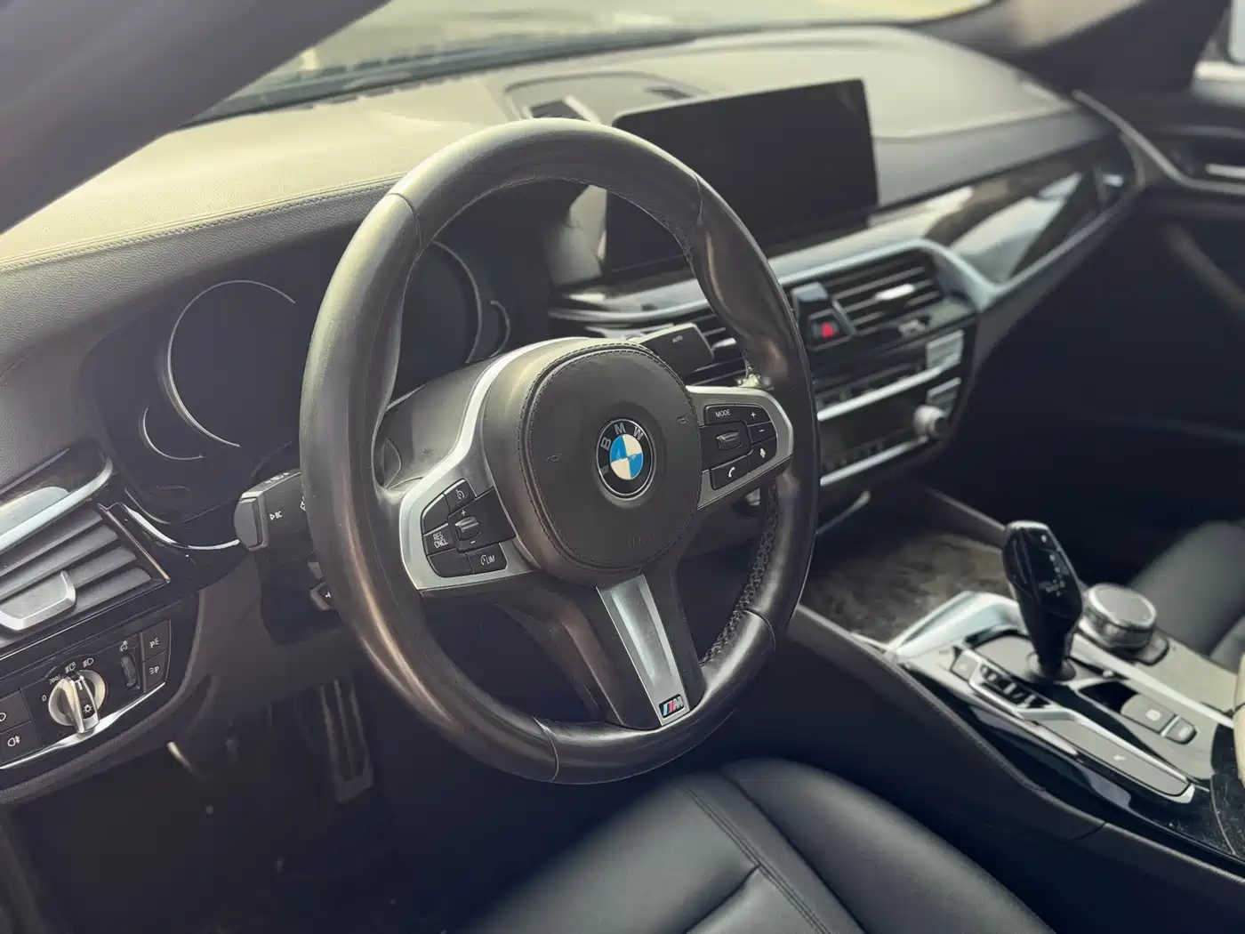 BMW 5 Series 2018 525Li M Sport Package фото 9