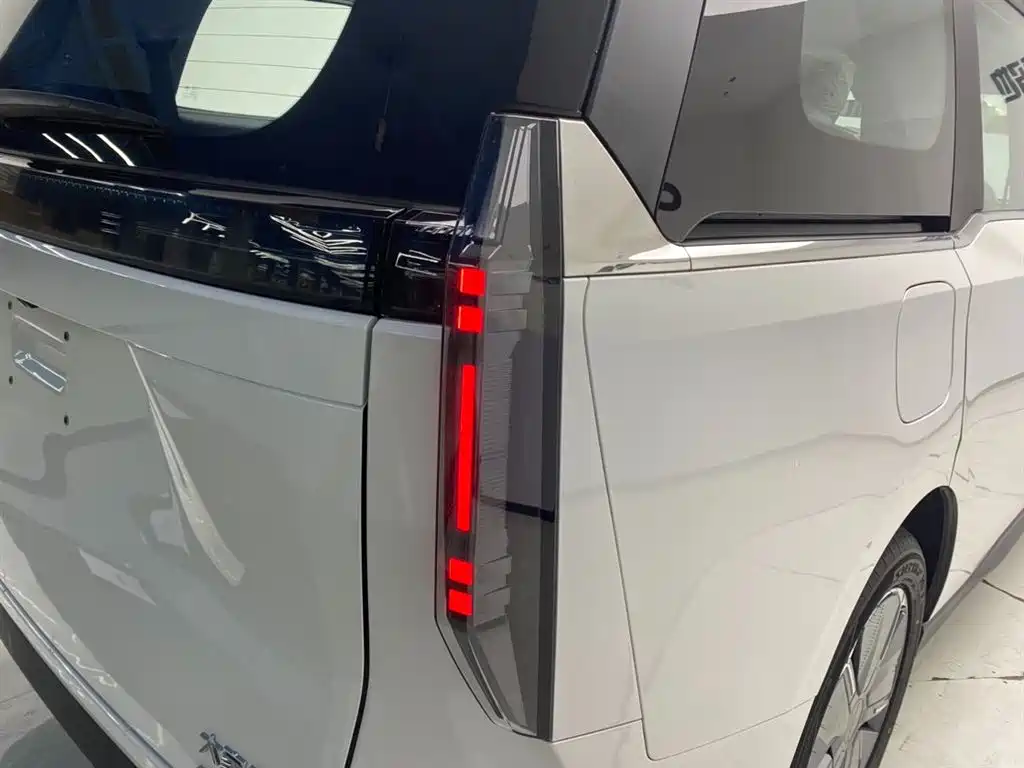 SAIC MAXUS EVERYONE 7