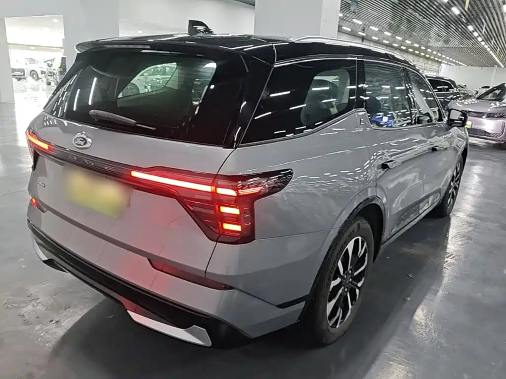 Photo 7 - Ford Edge