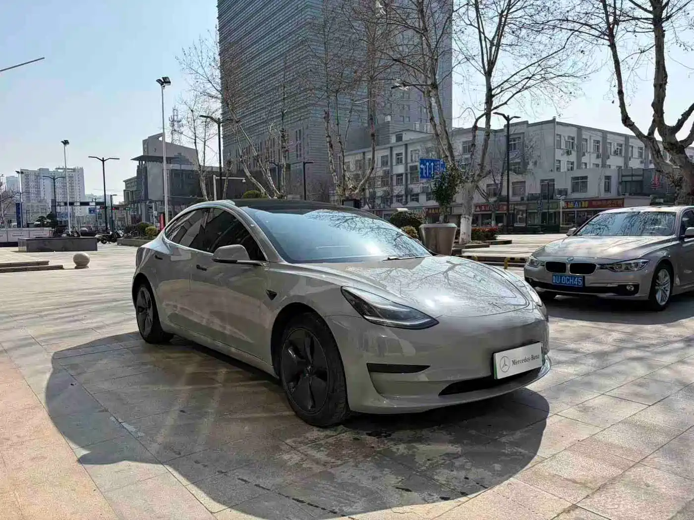 TESLA MODEL 3