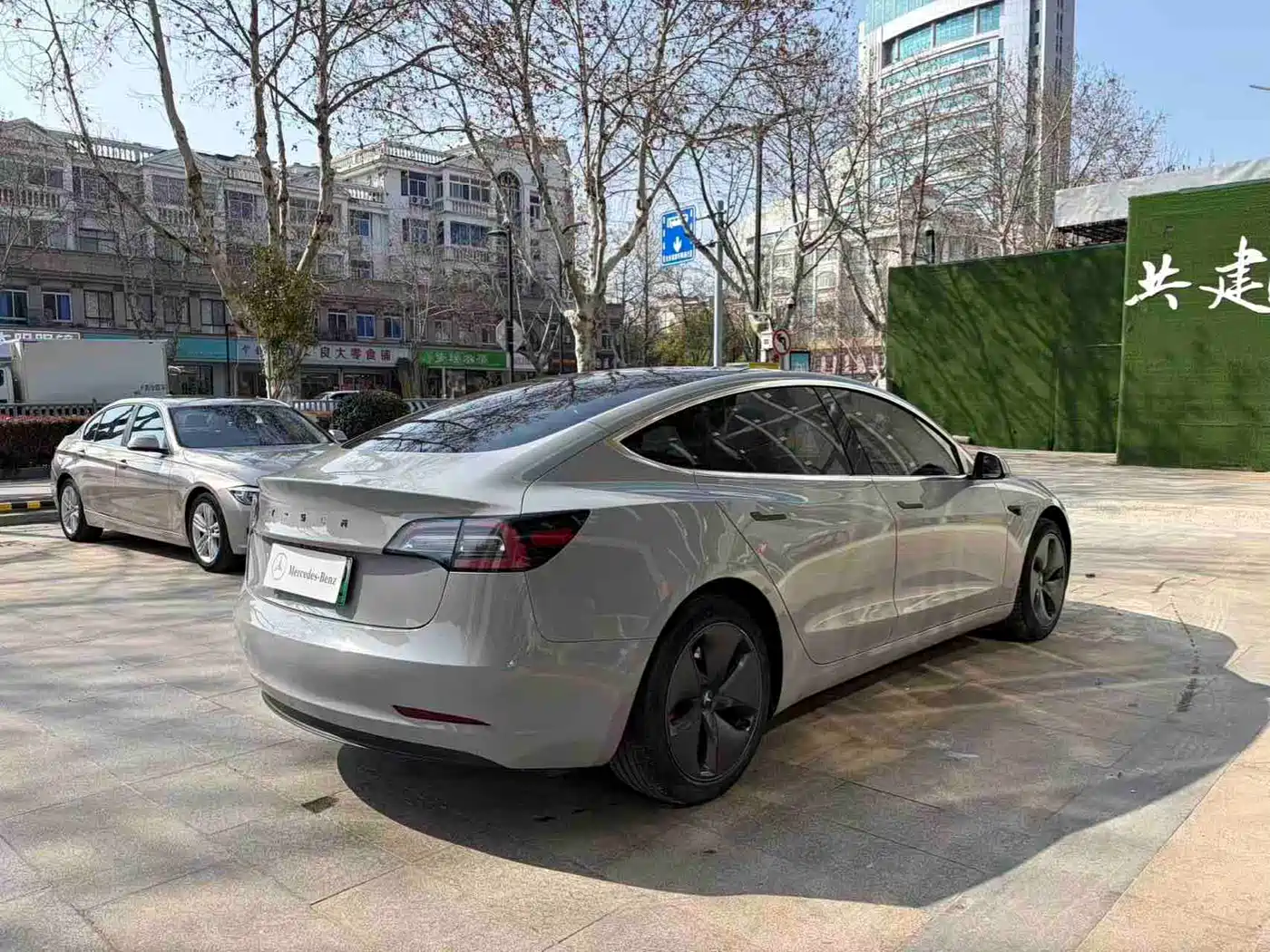 TESLA MODEL 3