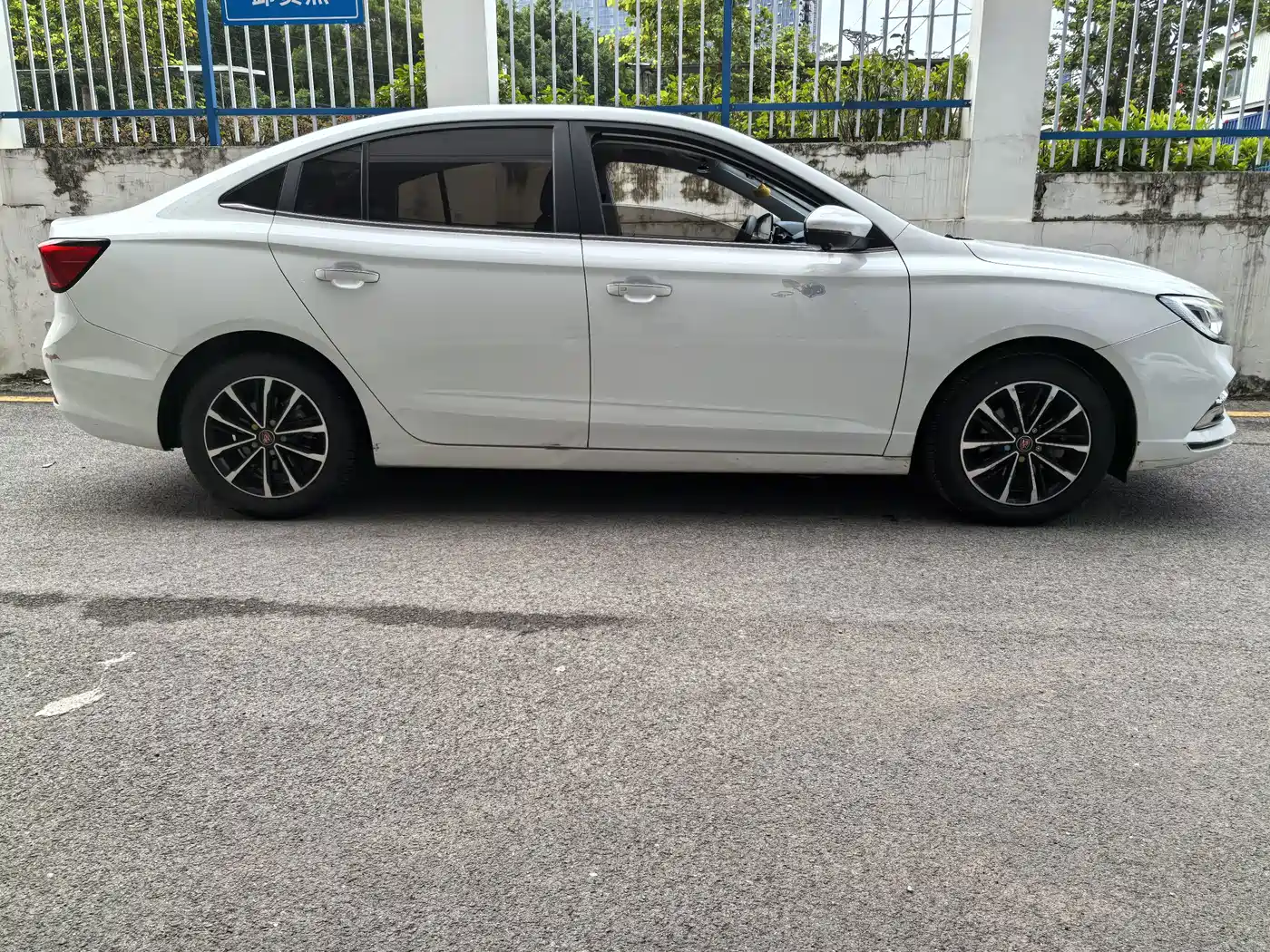 Фото 4 - Roewe i5