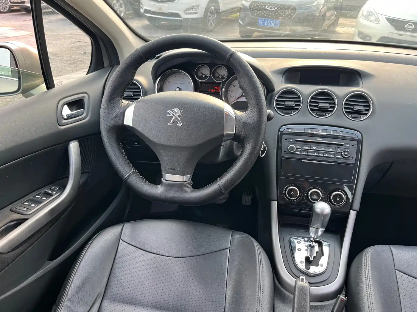 Peugeot 408 2013 1.6L Automatic Comfort Edition фото 11