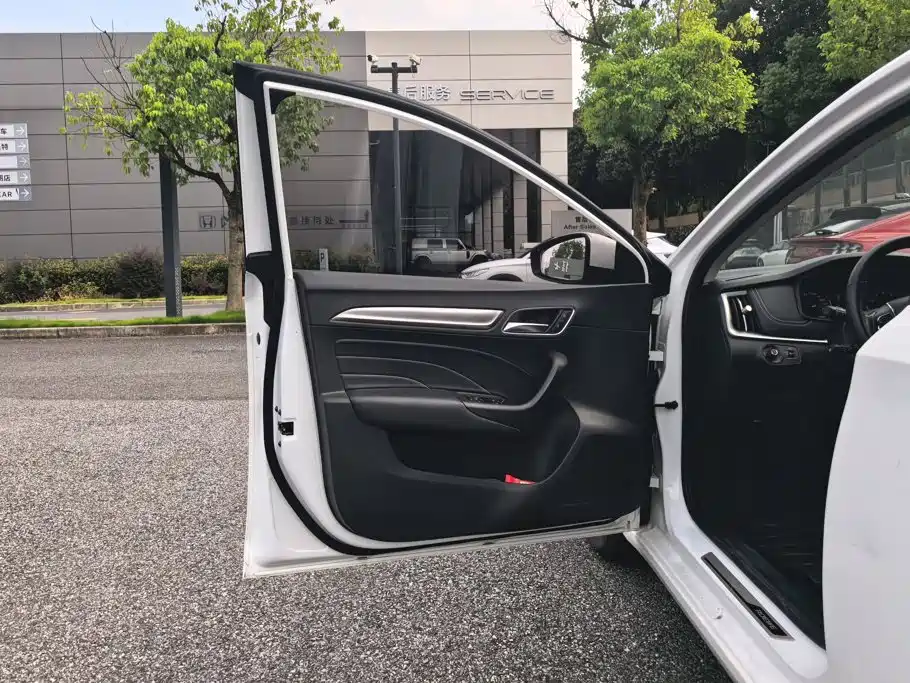 Фото 7 - Roewe i6