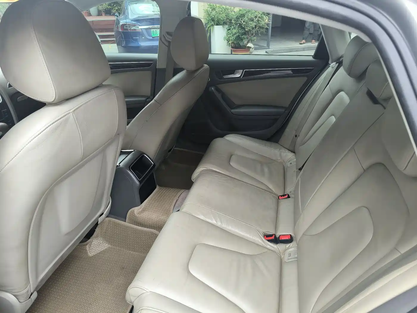 Audi A4L 2011 2.0 TFSI Comfort фото 12