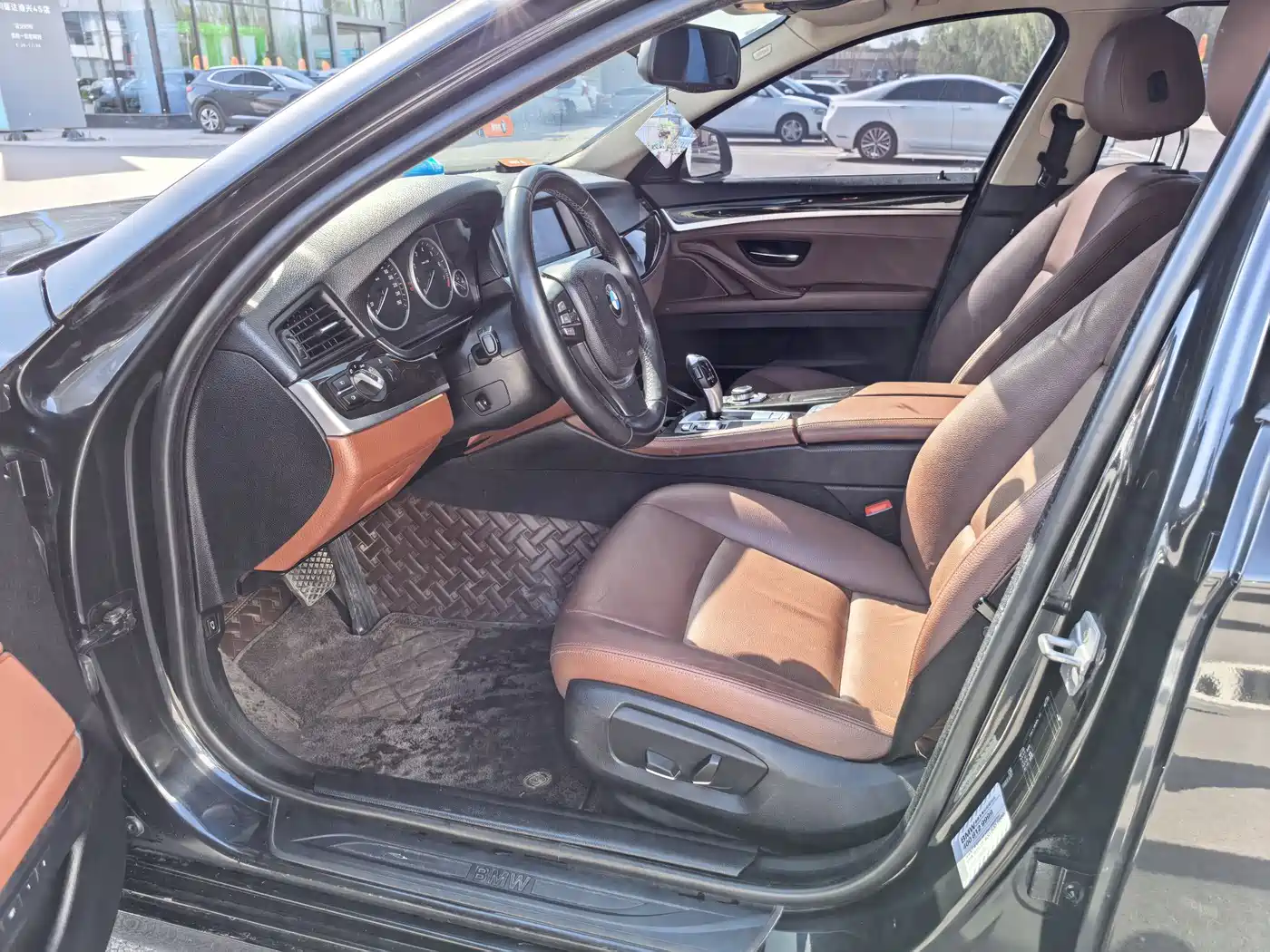 BMW 5 Series 2017 525Li Leading Edition фото 4