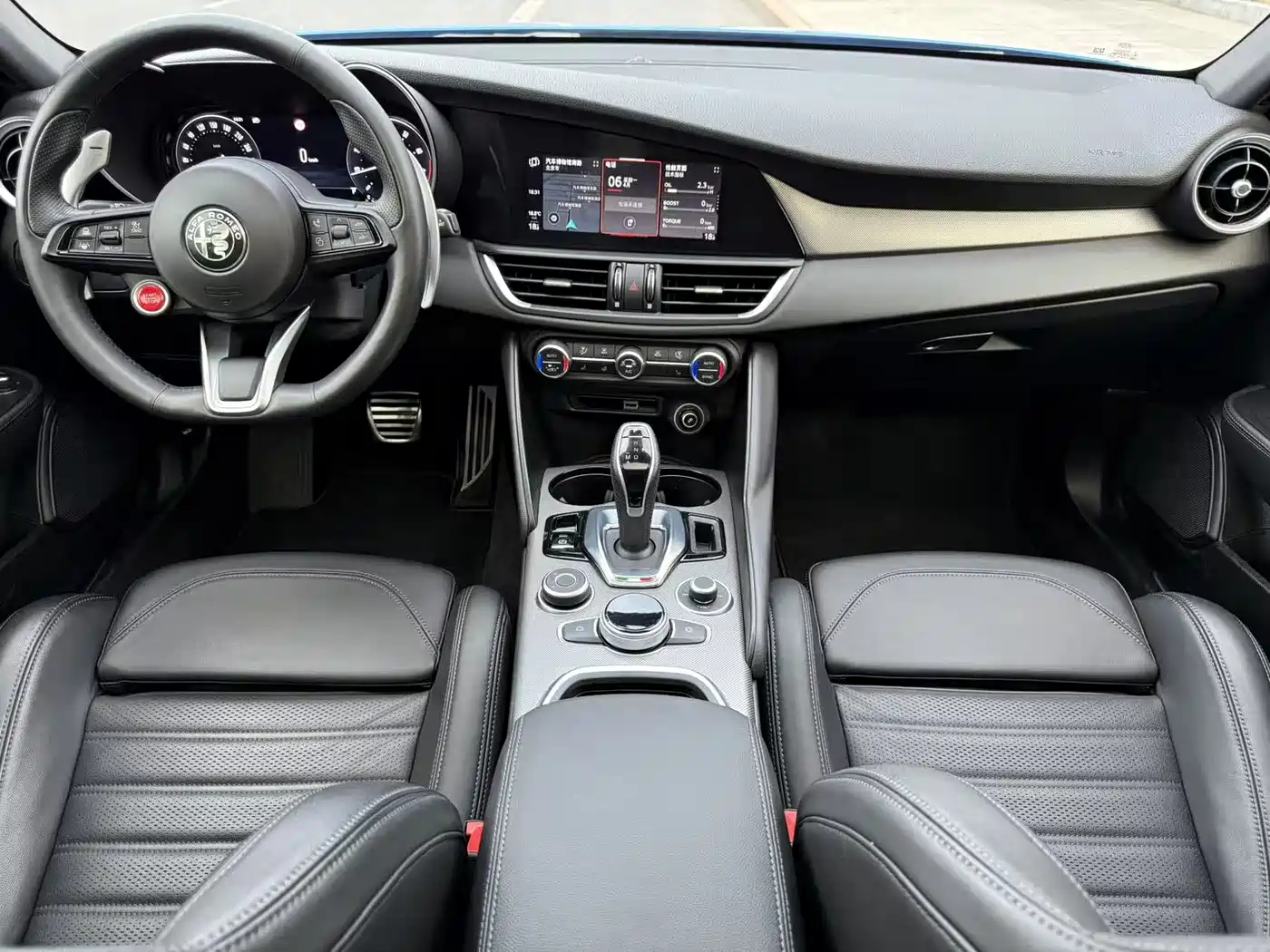 Alfa Romeo Giulia 2023 2.0T 280HP Track Edition фото 5