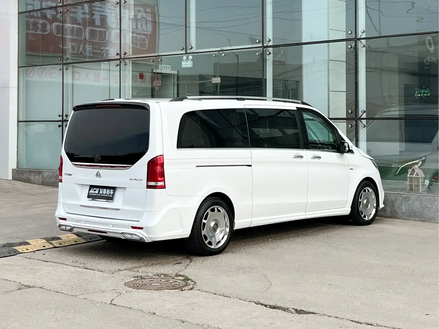 Mercedes-Benz V-Class 2018 V 260 L Premium Long Wheelbase Edition China VI фото 4