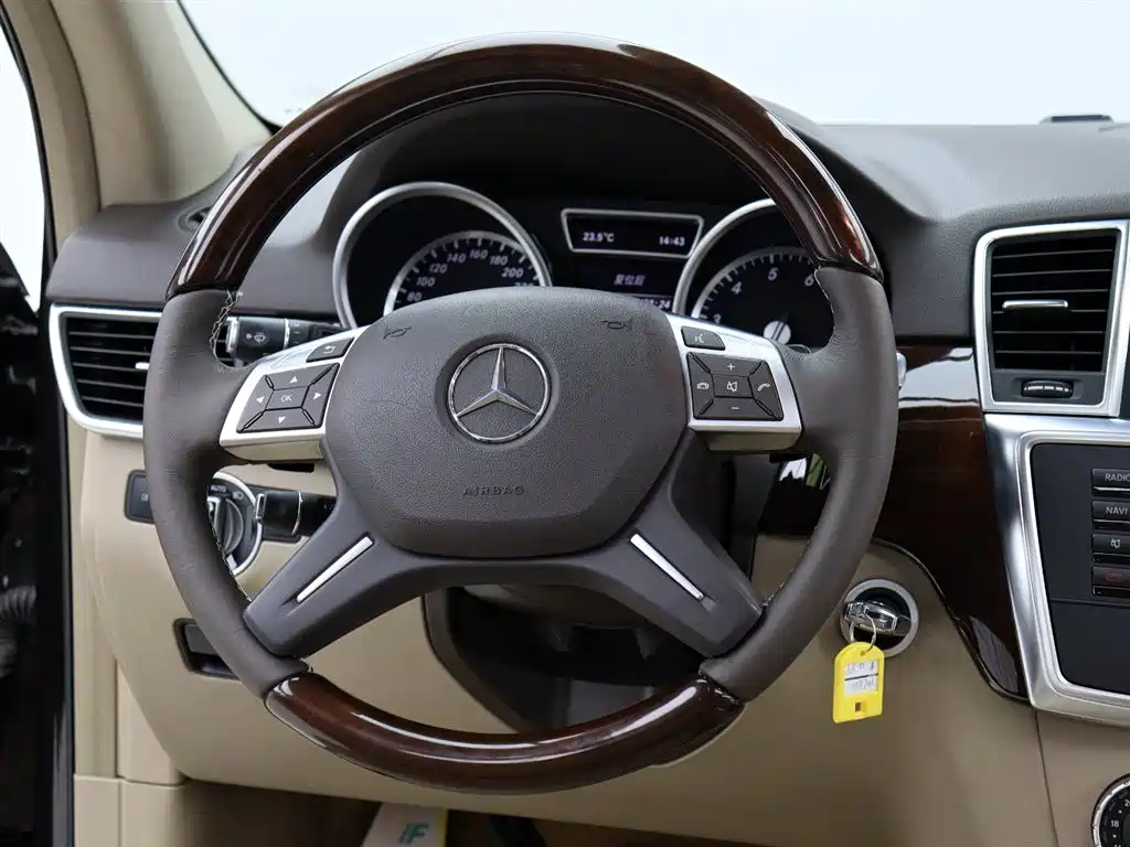 Mercedes-Benz M-Class 2015 ML 400 4MATIC Luxury фото 15